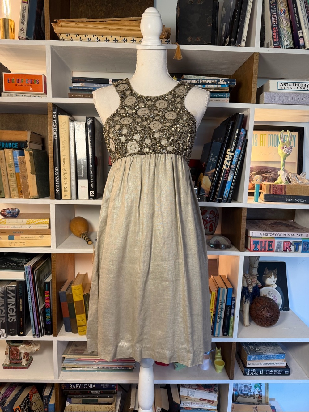 Embellished Sleeveless Ivory Cocktail Dress